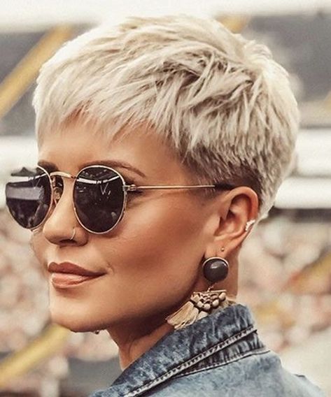 Obličejové Masky, 2019 Hairstyles, Hairstyles Pictures, Blonde Haircuts, Short Hair Pixie Cuts, Short Grey Hair, Super Short Hair, Pixie Hair, Choppy Hair