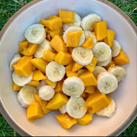 #fruit #banana #mango #food Mango Fruit Salad, Wl Recipes, Banana Fruit Salad, Banana Salad, Fruit Banana, Fruit Salad Easy, Mango Fruit, Mango Salad, Fruits Vegetables