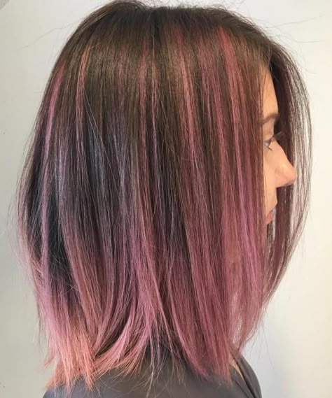 Straight Brown Hair with Pink Highlights Brown Hair With Pink Highlights, Pink Hair Highlights, Red Hairstyles, Color Tips, Haircuts Ideas, Hair Streaks, Brown Hair Balayage, Highlights Brown Hair, Hair Color Pink