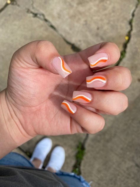 Orange Squiggle Nails, Orange Swirl Nails, White Swirl Nails, Neon Orange Nails, Orange Acrylic Nails, Swirl Nails, Lines On Nails, White Nail Designs, White Tip