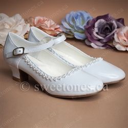 First communion accessories white mary jane shoes Boys Formal Shoes, Girls Formal Shoes, White Mary Jane Shoes, Communion Shoes, First Communion Shoes, Recuerdos Primera Comunion Ideas, Toddler Dress Shoes, Dresses And Shoes, Communion Ideas