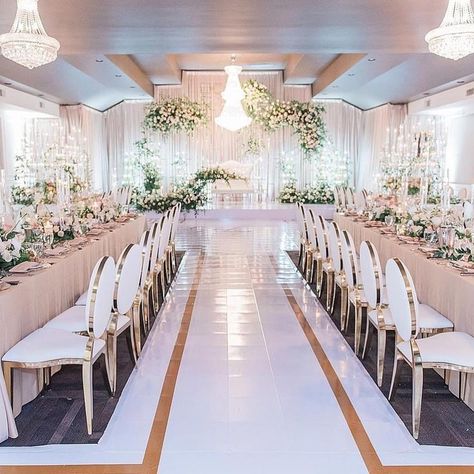 Wedding Table Layouts, Glass Table Decor, Wedding Reception Layout, Gold Wedding Reception, Reception Layout, Indoor Wedding Receptions, Wedding Reception Design, Decor Photography, Event Hall