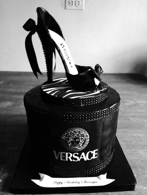 Versace Hat Box cake with Shoe Birthday Bujo, Versace Cake, Coco Chanel Cake, Versace Party, Hat Box Cake, Fondant Shoes, Shoe Box Cake, Lady Cake, Shoes Cake