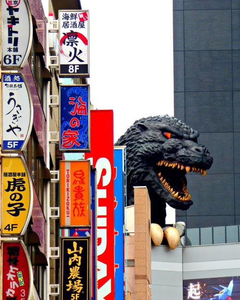 Godzilla in Kabukicho, Tokyo - Jon Lander ©2018 Kabukicho Tokyo, Godzilla Tokyo, Drawing Place, Theme Restaurant, Tokyo Aesthetic, Kabukicho, Fun Pics, Japan Trip, Japanese Landscape