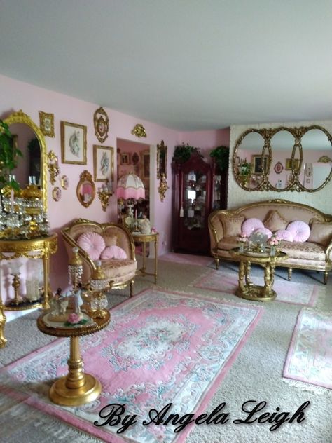 Lovecore Apartment, Pink Victorian House Interior, Pink Victorian Aesthetic, Pink Room Decor Bedroom, Pink Vintage Room, Princess Living Room, Pink Victorian House, Terracotta Diy, Pink House Interior