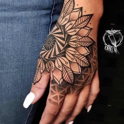 Geometric Hand Tattoo, Marble Tattoo, Herren Hand Tattoos, Geometric Tattoo Sleeve Designs, Mandala Hand Tattoos, Geometric Mandala Tattoo, Tattoos Infinity, Hand And Finger Tattoos, Tattoos Mandala