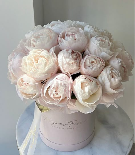 Unconventional Bouquets, Erik Satie, Painting The Roses Red, Boquette Flowers, Flower Therapy, Beautiful Bouquet Of Flowers, Luxury Flowers, My Flower, Pretty Flowers