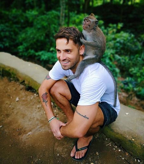 jean-luc bilodeau na Instagramie: „the obligatory, ‘I’m a tourist, here’s a photo of me and a monkey as proof I’ve been to Bali. also, advice: go to the washroom before you…” Jean Luc Bilodeau, V Lines, Male Celebs, Actors, Memes, Funny, On Instagram, Instagram