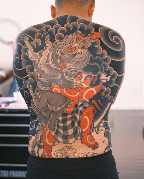 Dive into the mesmerizing world of Japanese tattoos. Explore their rich history, symbolism, and cultural nuances. Unlock the allure of 'Irezumi' now! Traditional Japanese Back Tattoo, Best Japanese Tattoo, Japanese Tattoo Ideas, Japanese Tattoo Women, Japanese Tattoo Artist, Japanese Back Tattoo, African Tattoo, Western Tattoos, Omerta Tattoo