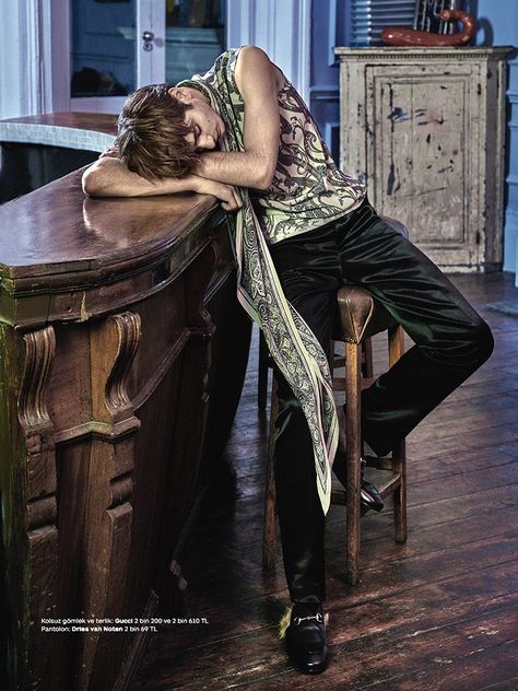 Benjamin Allen is a sleepwalker in this editorial for the latest issue of GQ Turkey, shot by Greg Swales and styled by Kaner Kivanc. #hairstylesformens Top Hairstyles For Men, Mens Fashion Editorial, Mens Editorial, Gay Fashion, Anatomy Poses, Male Poses, Pose Reference Photo, Drawing Poses, Model Poses