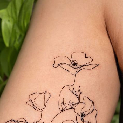 PAULINE on Instagram: "California Poppy 🌵 . . . #flowertattoo #poppytattoo #californiapoppy #floraltattoo #abstracttattoo #lineworktattoo #finelinetattoo #latattoo #sanfranciscotattoo #sandiegotattoo #losangelestattoo" Abstract Poppy Tattoo, Sf Tattoo, California Poppy Tattoo, San Francisco Tattoo, San Diego Tattoo, Los Angeles Tattoo, Poppy Tattoo, California Tattoo, Abstract Poppies