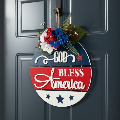 This Patriotic door hanger is composed of 4 pieces wood sign, and printed with sentiments "God Bless America" and "Land of the Free", American map placed in the center, which is connected with twine rope from top to bottom, it definitely add holiday… Sign Hanger, Patriotic Door Hanger, Americana Crafts, Welcome Signs Front Door, Door Mural, Bold Words, Christmas Reindeer Decorations, Fourth Of July Decorations, 4th July Crafts