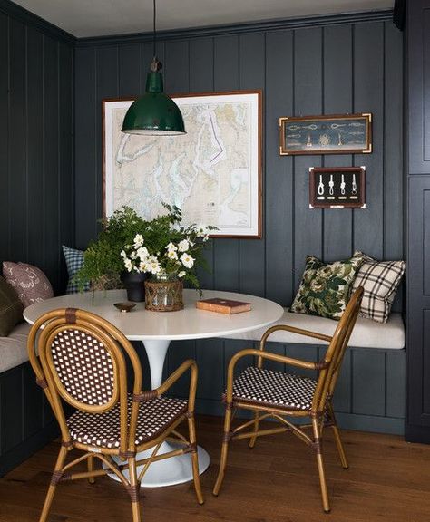 I love the look of vertical shiplap walls dining rooms! Especially in this dining nook. This post has 35+ vertical shiplap wall ideas. These vertical shiplap wall ideas truly show modern farmhouse design vibes! Shiplap wall ideas and more here! - Nikki's Plate Kitchen Corner Bench, Heidi Caillier, Brown Paint Colors, Cozy Breakfast Nook, Corner Bench, Cosy Room, Regal Design, Kitchen Corner, Kitchen Nook