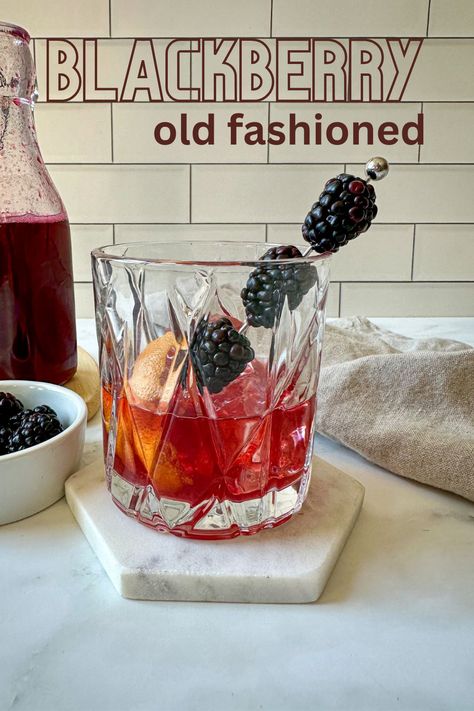 A Blackberry Old Fashioned is an easy summer cocktail that combines bourbon, blackberry simple syrup, and orange bitters. Make this easy bourbon cocktail for a twist on an old fashioned cocktail recipe. It's ready in 5 minutes using 3 ingredients! Frozen Limeade Margarita, Limeade Margarita, Frozen Limeade, Best Summer Cocktails, Old Fashioned Drink, Easy Summer Cocktails, Aromatic Bitters, Summer Drinks Alcohol, Cocktail Syrups