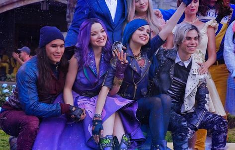 Always be proud of our core four ❤️ • • • • #descendants3 #dovecameron #sofiacarson #cameronboyce #booboostewart #goodtobebad… Evie Core, Teen Beach Party, Core Four, Funny Person, Cheyenne Jackson, Sarah Jeffery, Descendants 1, Bff Photography, Disney Descendants 3