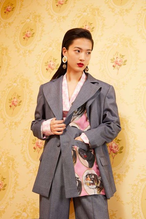 Chinese Street Wear, Susie Lau, China Street Fashion, China Collection, Flat Drawings, Chinese Fashion Street, Chinese Aesthetic, Fashion Shoots, Clothing Aesthetic