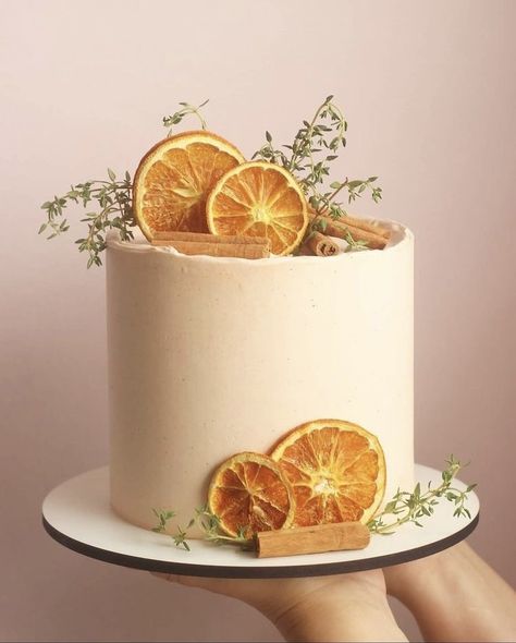 Cake Ideas Preppy, Cake Ideas Summer, Summer Cake Designs, Birthday Cake Summer, Preppy Birthday Cake, Summer Cake Ideas, Orange Cake Decoration, Summer Cake, Simple Cake Designs