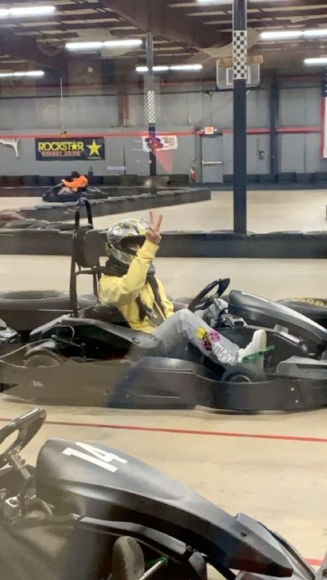 Go Kart Date Aesthetic, Go Karting Party, Go Kart Racing Aesthetic, Kart Racing Aesthetic, Go Carting Aesthetic, Go Kart Date, Go Carting Outfit, Carting Racing, Go Karting Aesthetic