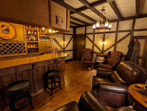 Tavern Bathroom Ideas, Tavern Home Decor, Tavern Room Ideas, Tavern Decor Interior Design, Tavern Core, Dnd Basement, D&d Room, Tavern Basement, Dnd Office