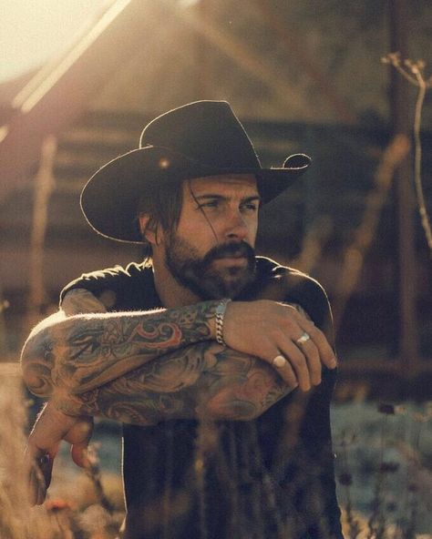 Levi Stocke on Instagram: “Modern day Billy The Kid puttin’ on the hat for one... 📷: @cammacky Ready for #stagecoach2019” Cowboy Hat Outfit Men, Levi Stocke, Billy The Kid, Cowboy Aesthetic, Billy The Kids, Mens Fashion Wear, Estilo Country, Cowboy Outfits, Mens Casual Dress Outfits