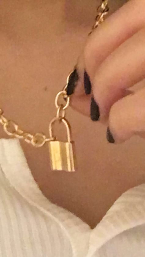 Lock Necklace Aesthetic, 2023 Goals, Aesthetic Necklace, Necklace Aesthetic, Accessories Aesthetic, Lock Necklace, Dope Jewelry, Necklace Accessories, Penny