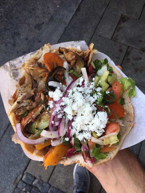 Berlin Germany Food, Döner Kebab, Germany Food, Coleslaw Salad, Berlin Food, Doner Kebab, Kebab Recipes, Healthy Work Snacks, Snacks For Work