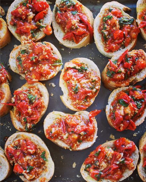 Garden Cherry Tomato Bruschetta offers tomatoes from the garden and basil plus garlic and balsamic vinegar. A simple, healthy appetizer. Cherry Tomato Bruschetta, Cherry Tomato Appetizers, Tomato Bruschetta Recipe, Fresh Herb Recipes, Vegetarian Appetizer, Cherry Tomato Recipes, Fresh Tomato Recipes, Tomato Bruschetta, Fresh Cherry