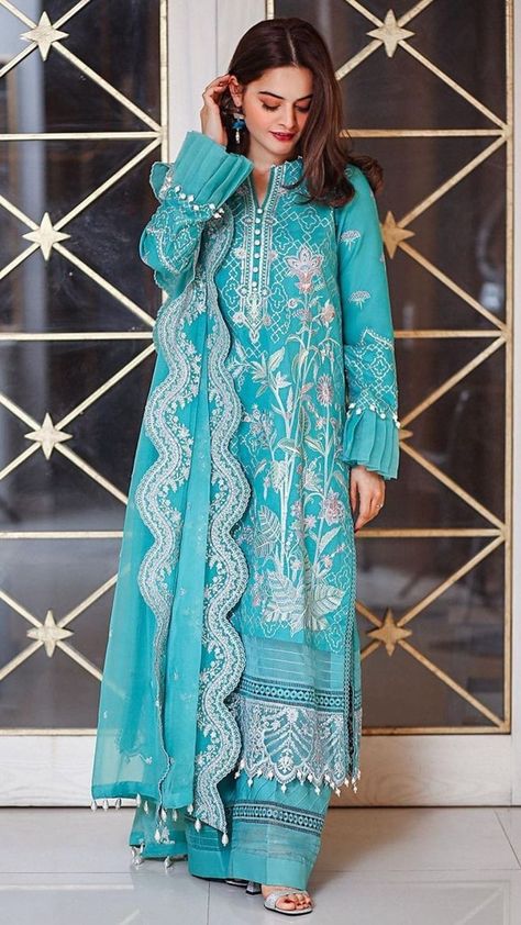 Western Dresses For Party, Crochet Cable Knit, Dress Design Pakistani, Minal Khan, Pakistan Dress, Fancy Suit, Simple Kurti Designs, Crochet Cable, Pakistani Fashion Party Wear