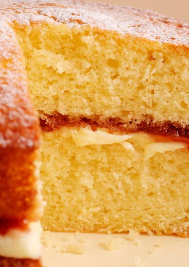 Victoria Sponge Recipe, Victoria Sandwich Cake, Victoria Sandwich, Bolo Chiffon, Nigella Lawson Recipes, Sponge Recipe, Victoria Sponge Cake, Torte Cupcake, Sponge Cake Recipes