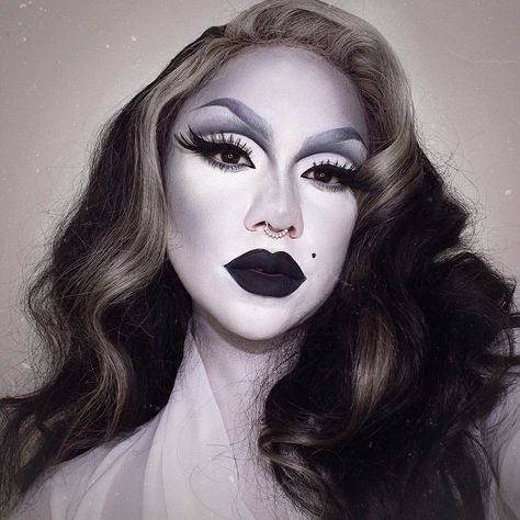 1940s Hollywood, Hollywood Starlet, Monochrome Makeup, Grey Makeup, Drag Queen Makeup, Queen Makeup, Makeup Class, Outfit Plan, Samurai Art