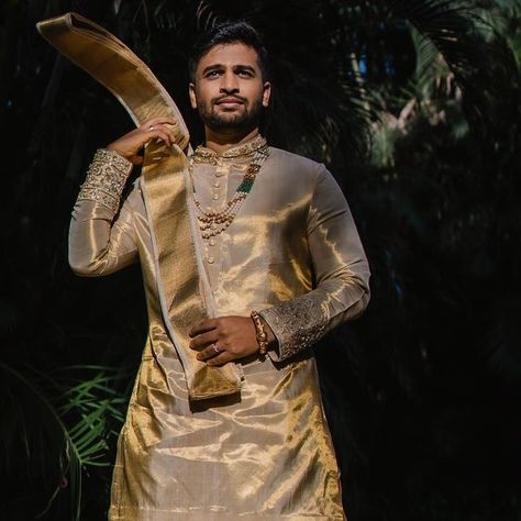 Groom Brother Outfit Indian Men Wedding, Wedding Dresses Men Indian Style, South Indian Groom Outfit For Men, Reception Outfit For Men, Indian Marriage Dress, South Indian Groom, Dhoti Mens, Indian Wedding Outfits For Men, Engagement Outfit For Man