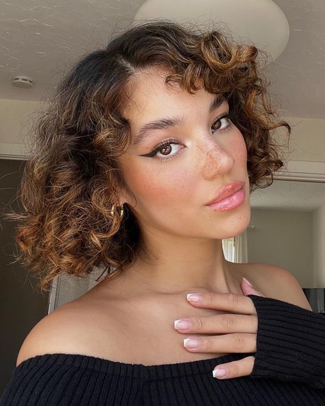 Tashi Rodriguez, Curl Routine, Hairstyle Curly, Curl Defining, Pretty Ppl, Leave In, Hair Oil, Face Claims, Everyday Style