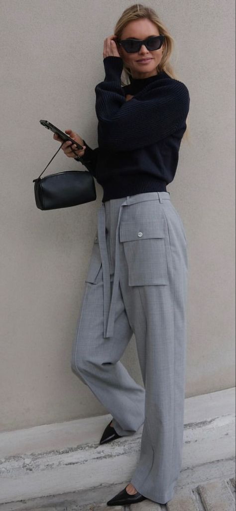 Grey Suit Styling, Street Style 2023, Fall 23, Style 2023, Black Outfits, Winter Pants, Grey Outfit, Autumn Street Style, Teacher Outfits