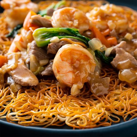 Marion Grasby Recipes Noodles, Asian Plates, Chinese Noodle Restaurant, Cantonese Recipes, Hong Kong Noodles, Chinese Pasta, Chinese Seafood, Chinese Noodle Recipes, Kong Recipes