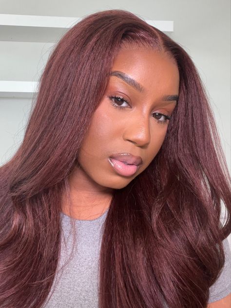 Burgundy Hair Black Women, Hair Goals Color, Red Weave Hairstyles, Black Cherry Hair, Chic Fits, Hair Black Women, Wine Red Hair, Hairstyles Styles, Cherry Hair