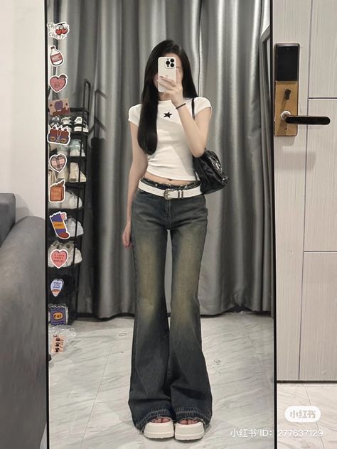 Flare Jeans Outfit Aesthetic, Flare Outfits, Flare Outfit, Flare Jeans Outfit, 2000s Japanese Fashion, Streetwear Lifestyle, Design Makeup, Clothing Summer, Instagram Beauty