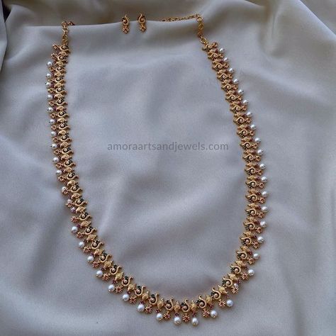 Simple Wedding Jewelry Sets, Long Chain Designs Gold, Kasula Haram, Product Instagram, Maharashtrian Jewellery, Simple Necklace Designs, Jewelry Necklace Simple, Long Haram, Gold Jewels Design