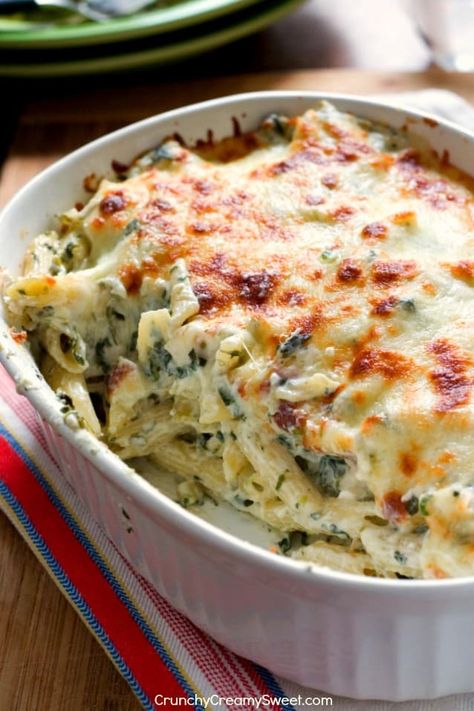 Cheesy Spinach Dip Chicken Pasta - your new favorite dinner! Spinach dip and pasta get together to create one cheesy and creamy dish! You need to make it! Spinach Dip Chicken, Chicken Spinach Pasta Bake, Cheesy Spinach Dip, Quick Casserole Recipes, Quick Casseroles, Spinach Pasta Bake, Chicken Spinach Pasta, Thanksgiving Casserole, Dinner 2023