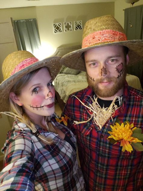 Scare Crow Couples Costume, Scarecrow Man Costume, Couple Scarecrow Costume, Scarecrow Couples Costume, Men Scarecrow Costume, Couples Scarecrow Costume Diy, Mens Scarecrow Makeup, Scare Crow Makeup For Men, Scarecrow Costume Makeup Men