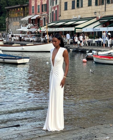 Jasmine Tookes Style, Jasmin Tookes, Classy White Dress, Jasmine Tookes, Premium Skincare, Technology Fashion, Celebrity Lifestyle, Beauty Regimen, Music Entertainment