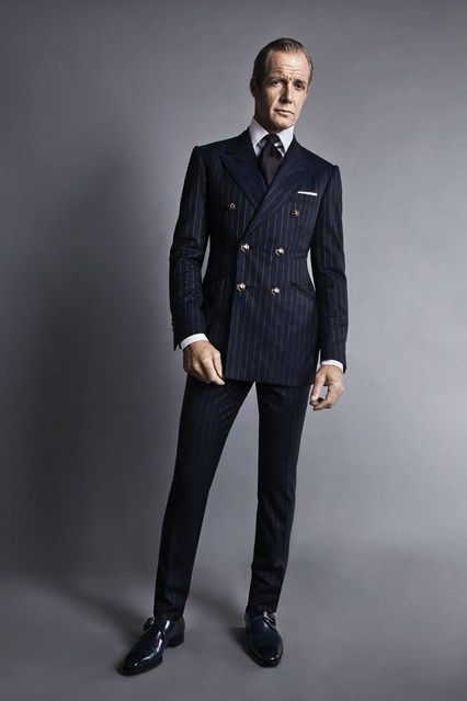 Winter Business Outfits, A Man In A Suit, Der Gentleman, Man In A Suit, Designer Suits For Men, Mens Fashion Smart, Business Casual Dresses, Pinstripe Suit, Men’s Suits