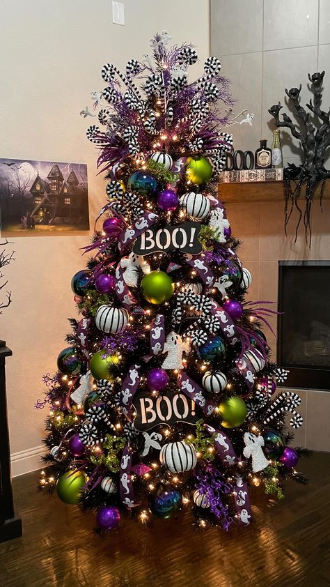 Antoinette Boston (@absholidaydecor) | Instagram profile Halloween Christmas Tree Ideas, Halloween Trees Ideas, Christmas Trees White, Autumn Ghost, Wreath Business, Themed Trees, Halloween Juice, Halloween Tree Decorations, Seasonal Tree