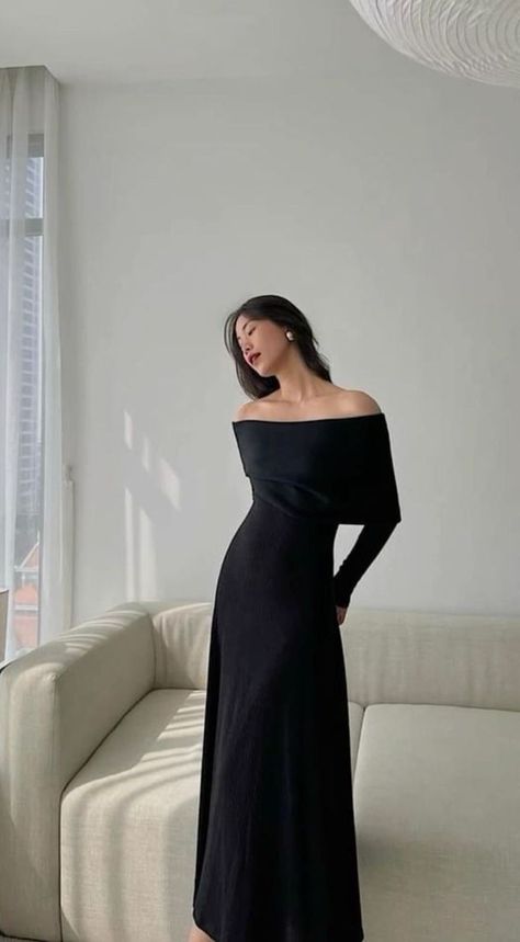 Black Dresses Classy Formal, Black Dress Classy Elegant Long Modest, Modest Runway Fashion, Prom Dresses Amazon, Fancy Dinner Outfit Night Classy, Classy Black Dress Formal, Elegant Black Dress Aesthetic, Black Dress Classy Formal, Wedding Guest Outfit Winter Classy