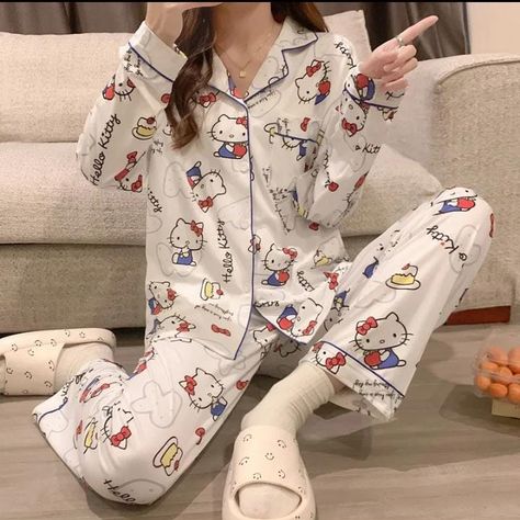 lindo pijama da hello kitty ♥️♥️ Pajamas Aesthetic Hello Kitty, Hello Kitty Sleepwear, Pijama Da Hello Kitty, Pijamas Hello Kitty, Sanrio Pjs, Pijama Aesthetic, Hello Kitty Pyjamas, Hello Kitty Pijama, Pajamas Hello Kitty