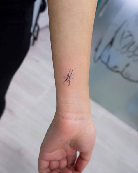 Tattoo Different, Line Animals, Tattoo On The Wrist, Stick Poke Tattoo, Tattoo Paper, Spider Tattoo, Minimalist Line Art, Poke Tattoo, Line Art Tattoos