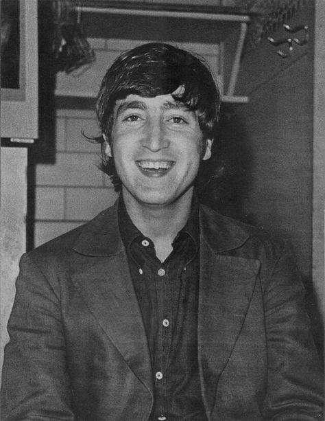 John Lennon, 1965 John Lennon Birthday, Love John Lennon, John Lemon, Beatles Rare, Personajes Studio Ghibli, Lennon And Mccartney, Beatles Photos, John Lennon Beatles, Beatles Pictures