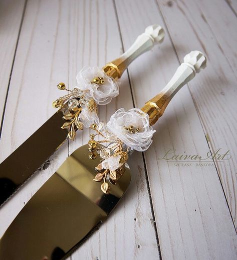 Pov Videos, Wedding Knife Set, Wedding Cake Knife Set, Sunflower Wedding Cake, Wedding Cake Serving Set, Wedding Gown Preservation, Wedding Cake Server Set, Wedding Cake Servings, Cake Knife Set