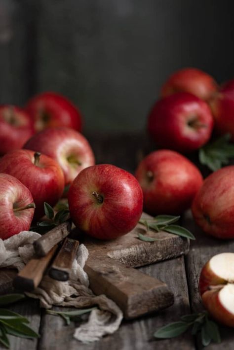 Fall Cookout, Fruits Photography, Homemade Burger Buns, Seasonal Baking, Apples Photography, Savory Recipe, Homemade Buns, Photography Still Life, Art Still Life