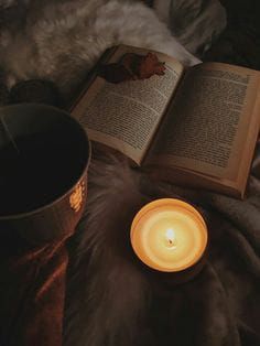 Cozy | Are You Light Or Dark Academia? - Quiz Candles Photography, Candle Aesthetic, Cozy Aesthetic, Dark Academia Aesthetic, Trik Fotografi, Coffee And Books, Brown Aesthetic, Autumn Cozy, Autumn Aesthetic