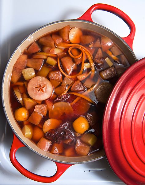 ~ Ponche de Frutas – Warm Fruit Punch Ponche Recipe, Alcoholic Fruit Punch, Pozole Verde Recipe, Fruit Punch Recipe, Holiday Fruit, Hot Drinks Recipes, Latin American Recipes, Spiced Fruit, Mexico Food